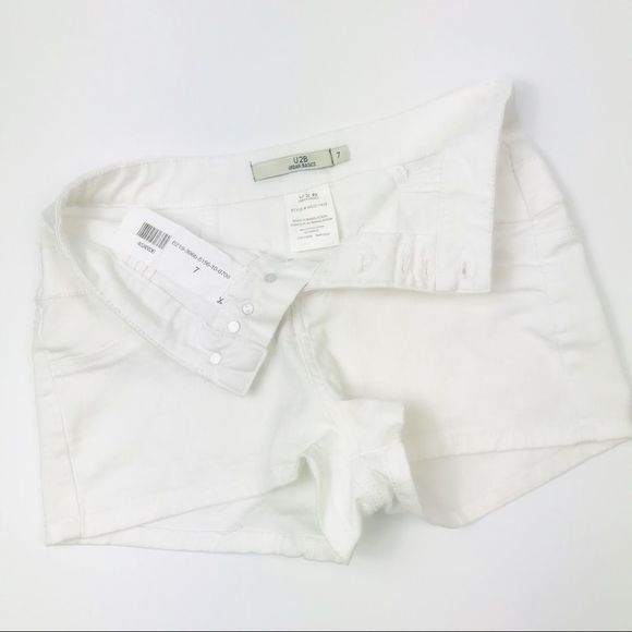 High rise white Urban Basics 6-button shorts - 7 - Picture 5 of 9